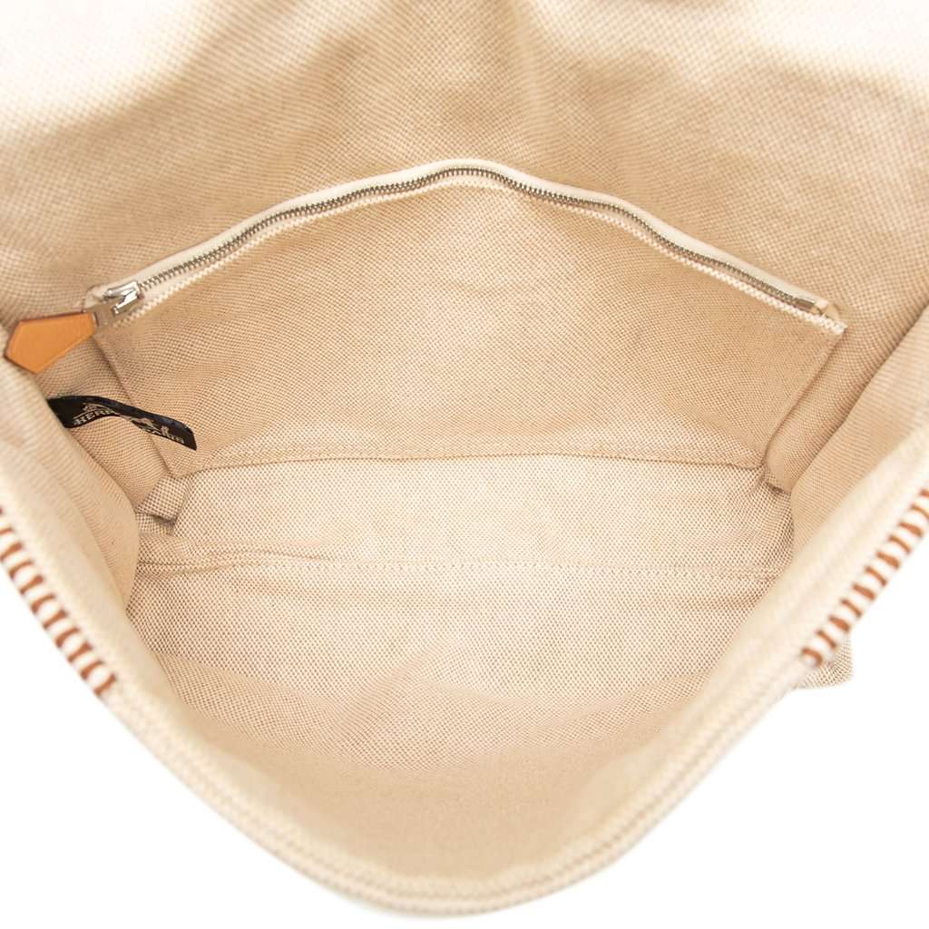 Hermès Canvas Fourre Tout Besace MM Beige Very good condition - Model View