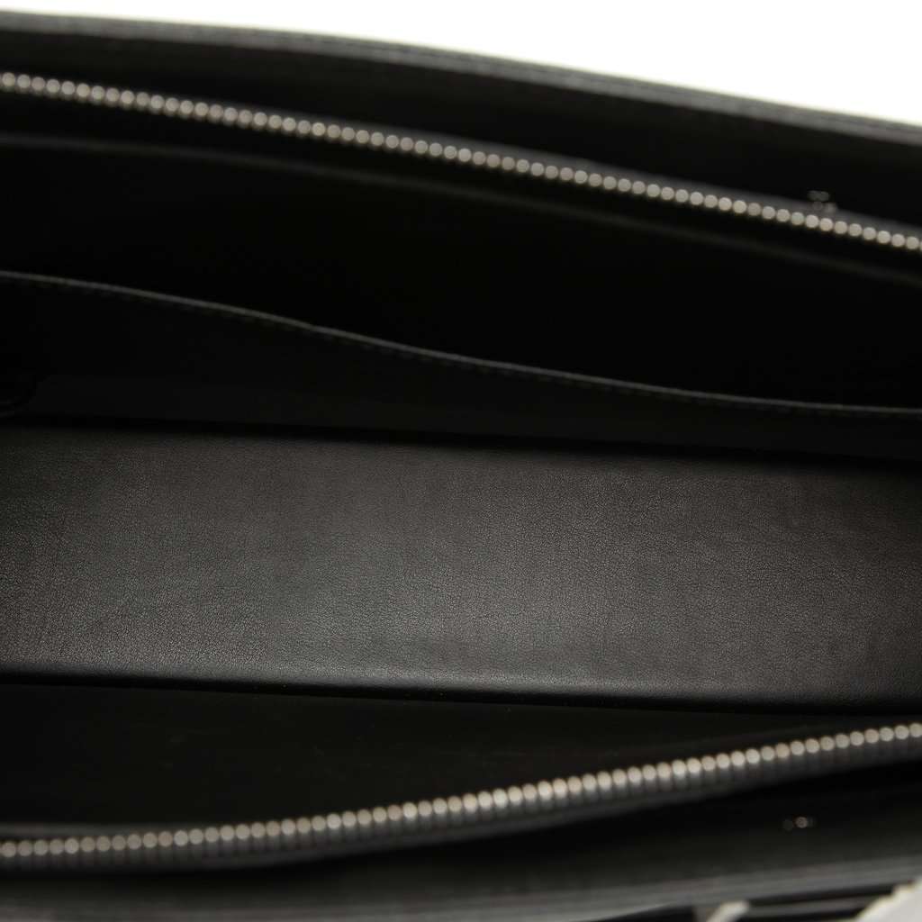 Louis Vuitton Taiga Lozan Black Leather Very good condition - Model View