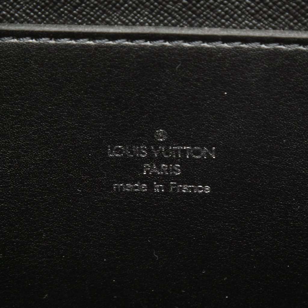 Louis Vuitton Taiga Lozan Black Leather Very good condition - Box View