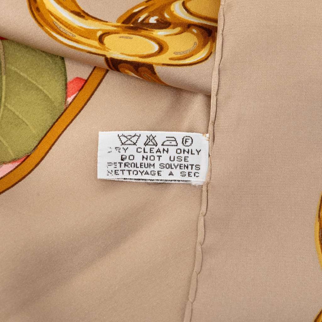 Chanel CC Camellia and Chain Silk Scarf 90 Brown Very good condition - Inside View