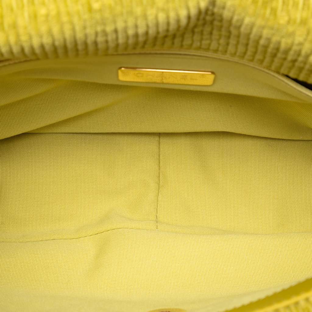 Chanel Large Corduroy 19 Flap Green Very good condition - Model View