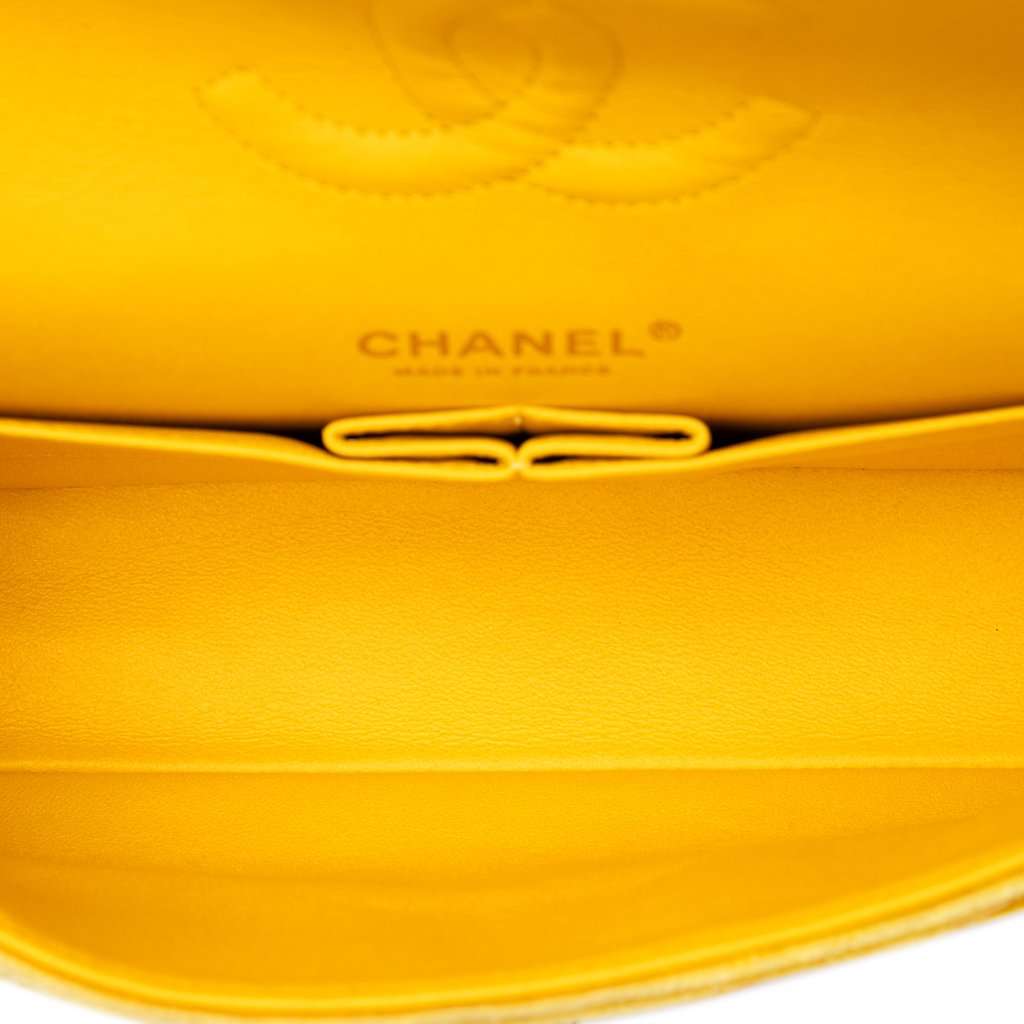 Chanel Medium Classic Velvet Double Flap Yellow Very good condition - Model View