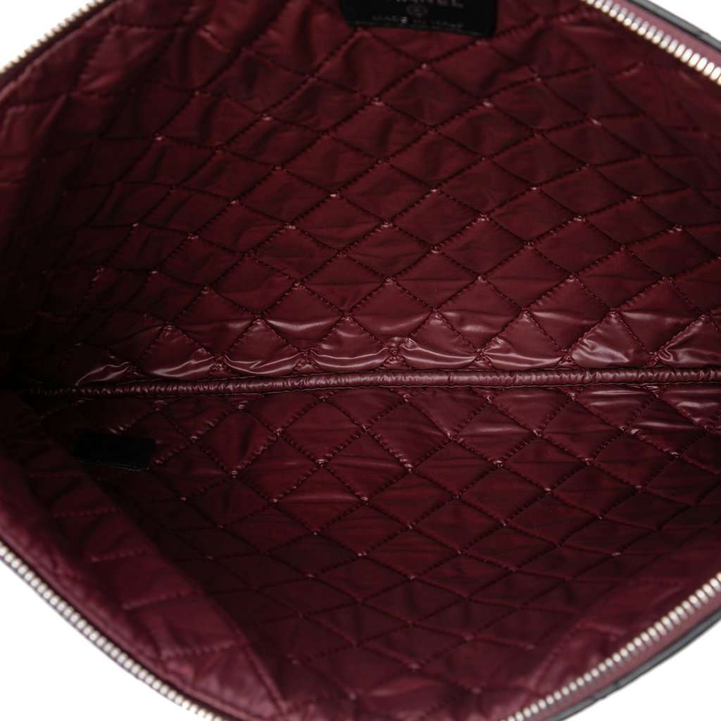 Chanel Large Quilted Lambskin O Case Clutch Black Leather Very good - Model View