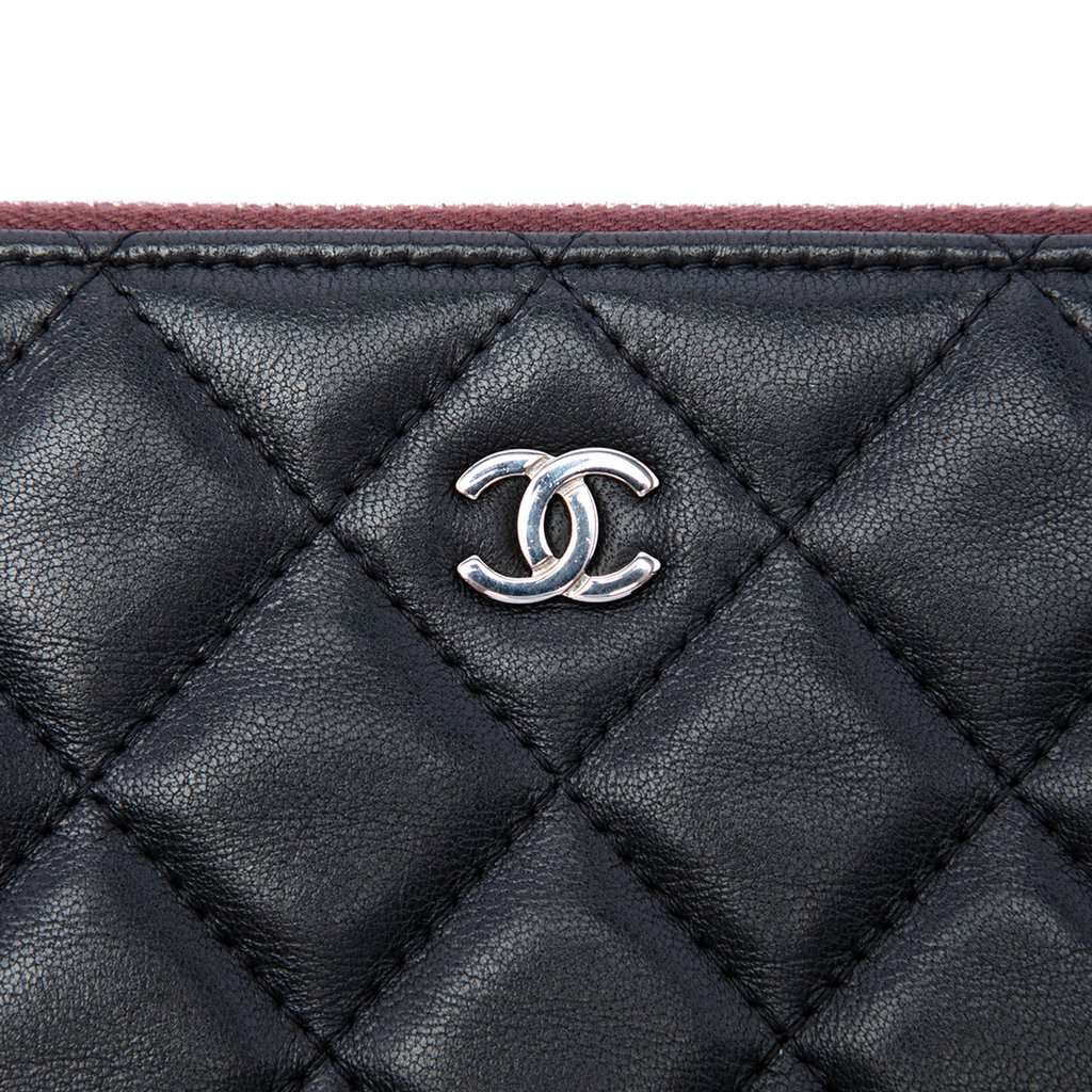 Chanel Large Quilted Lambskin O Case Clutch Black Leather Very good - Box View