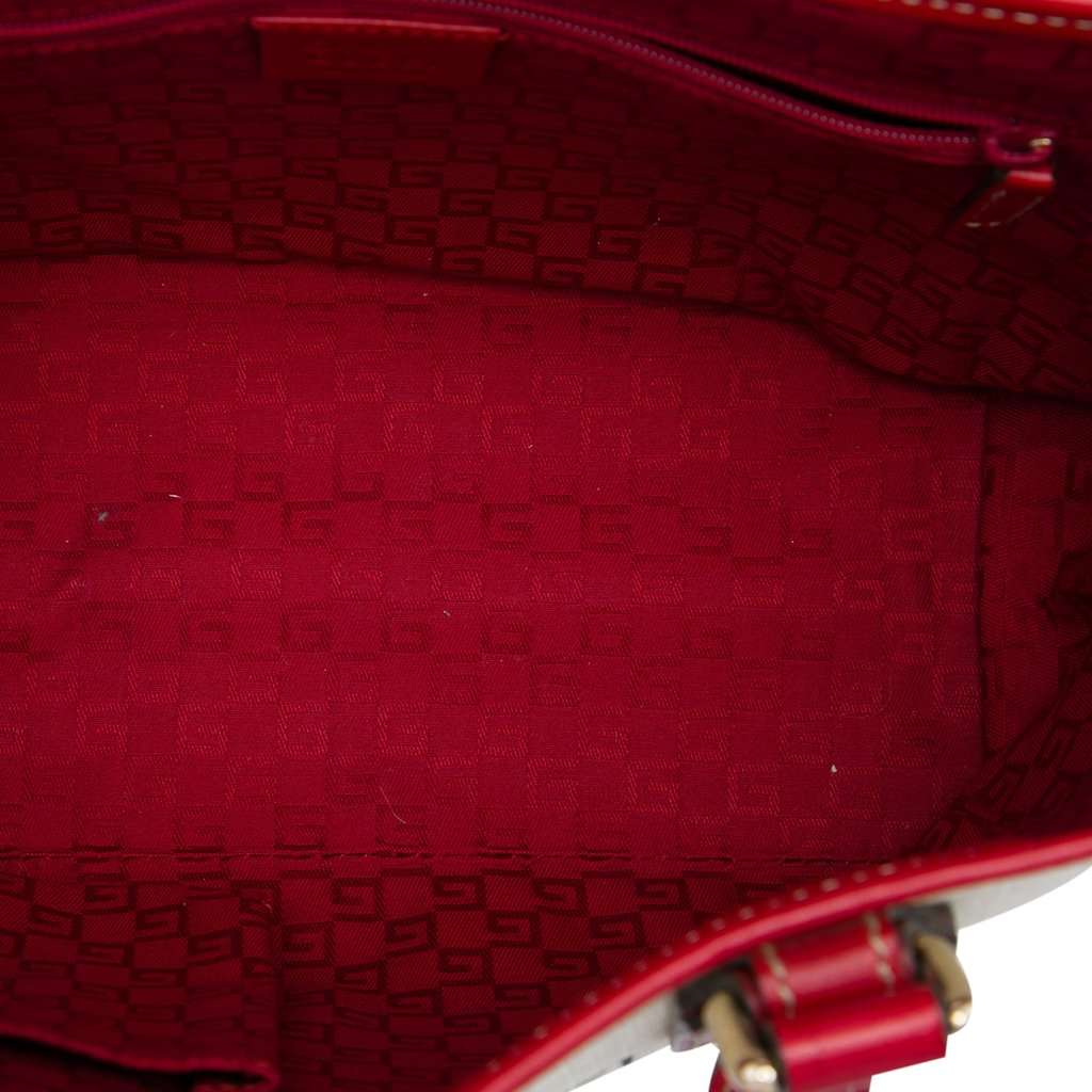 Gucci GG Supreme Heart Tattoo Handbag White Very good - Model View