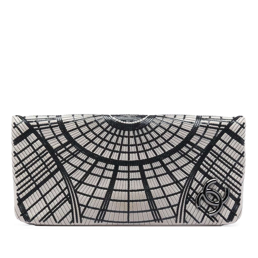 Chanel Sequin Embellished Lambskin Grand Palais Clutch MultiColor Leather Very good condition - Front View
