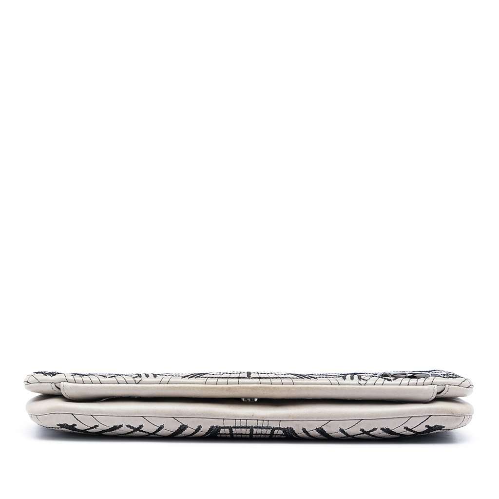 Chanel Sequin Embellished Lambskin Grand Palais Clutch MultiColor Leather Very good condition - Inside View