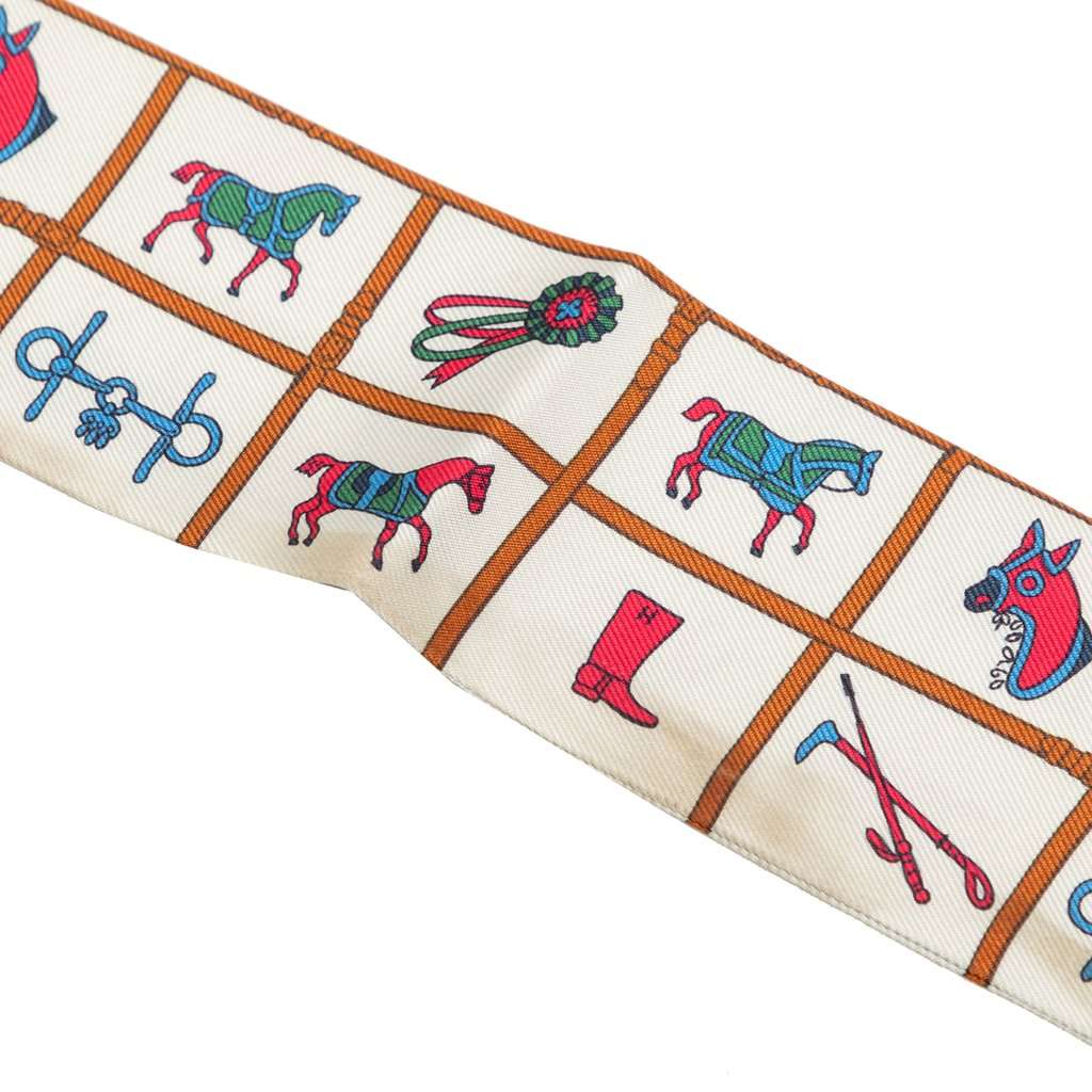 Hermès Couvertures et Tenues de Jour Silk Twilly Scarf White Very good - Model View