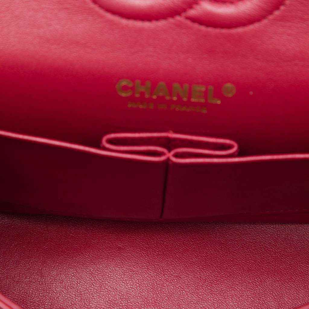 Chanel Medium Classic Chevron Lambskin Double Flap Red Leather Very good condition - Model View