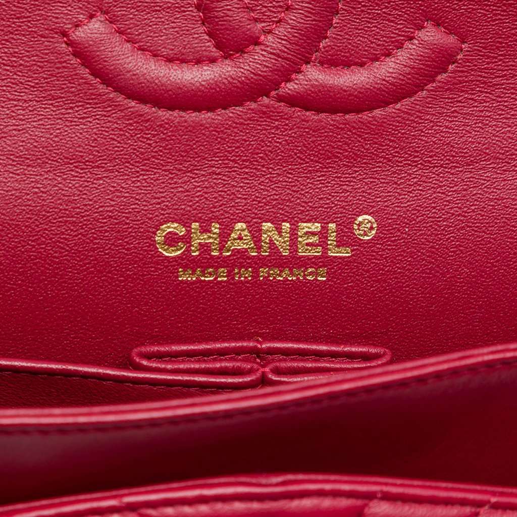 Chanel Medium Classic Chevron Lambskin Double Flap Red Leather Very good condition - Box View