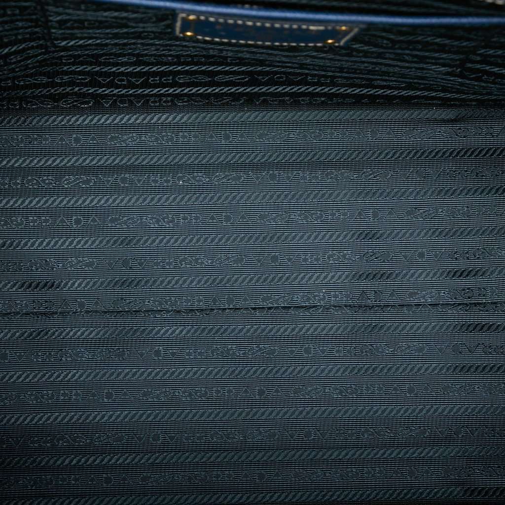 Prada Saffiano Lux Shopping Tote Blue Leather Very good condition - Model View