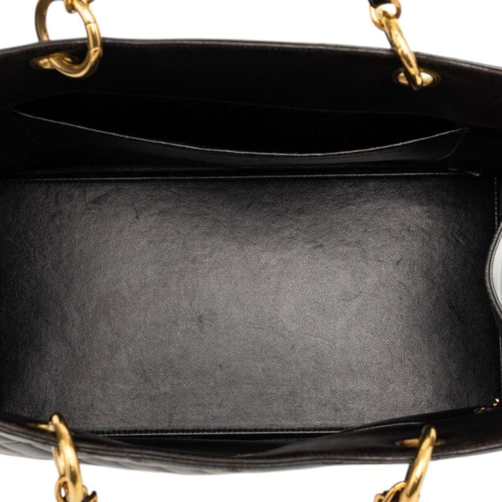 Chanel Grand CC Patent Timeless Shopping Tote Black Leather Very good condition - Model View