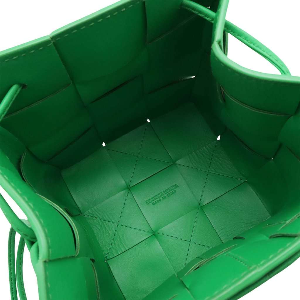 Bottega Veneta Small Nappa Maxi Intrecciato Cassette Bucket Bag Green Leather Very good condition - Inside View