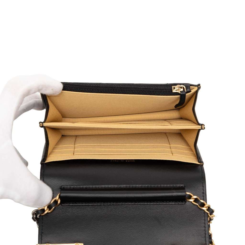 Chanel Mini CC Quilted Lambskin Coco Clips Wallet on Chain Black Leather Very good condition - Model View