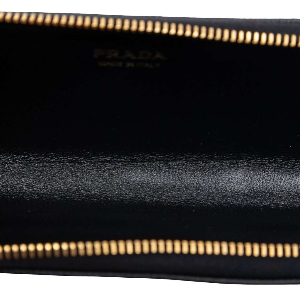 Prada Saffiano Coin Pouch Black Leather Very good condition - Model View