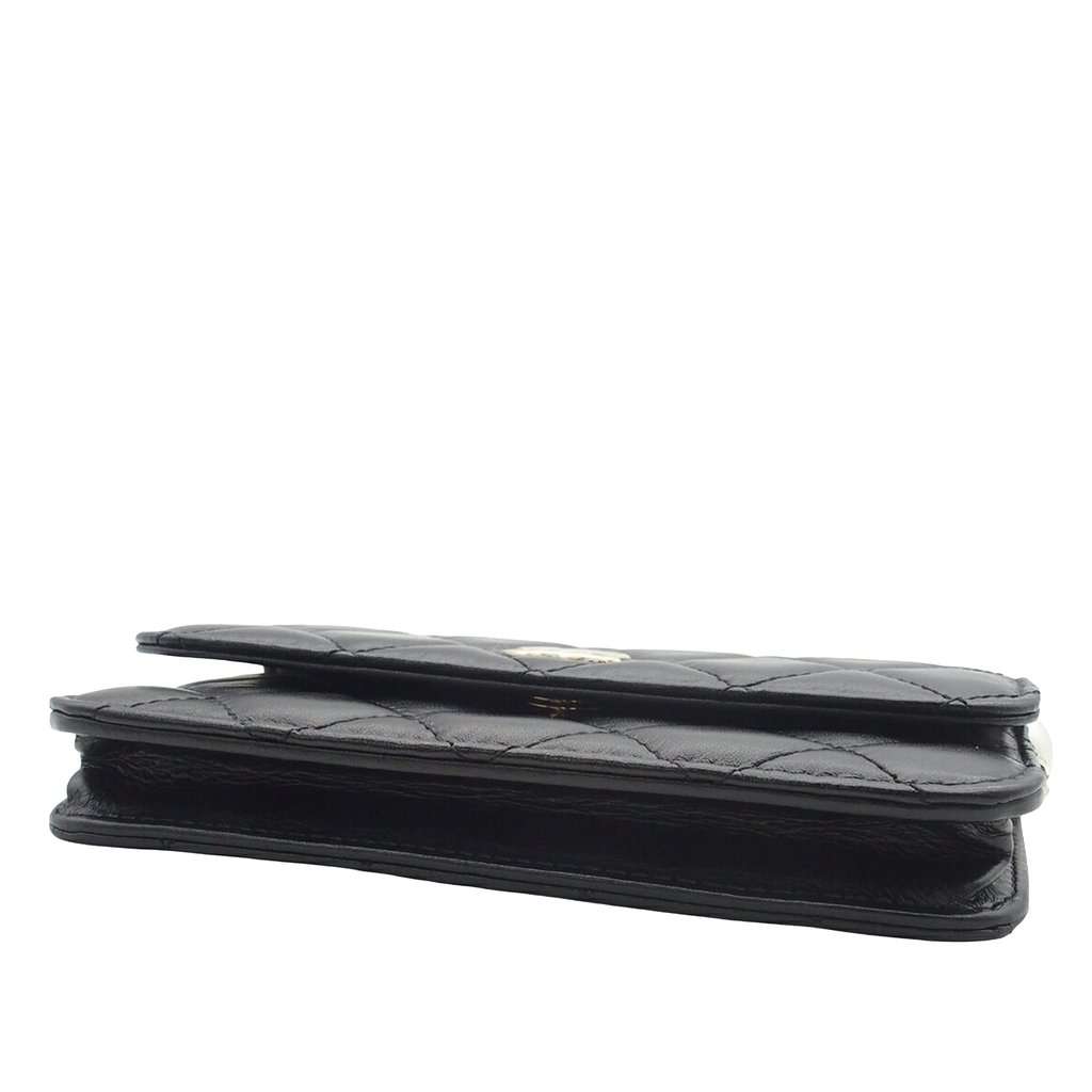 Chanel Quilted Calfskin Maxi Pearls Clutch With Chain Black Leather Very good condition - Inside View