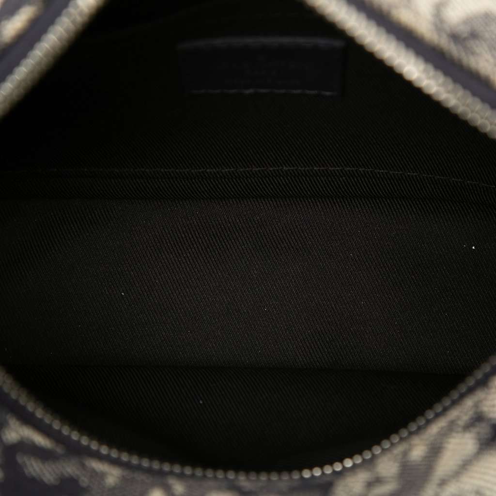 Louis Vuitton Monogram Tapestry Soft Trunk Blue Very good - Model View