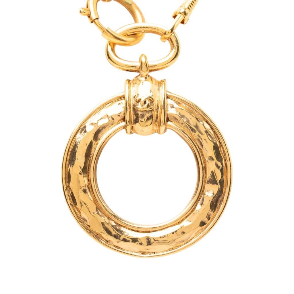 Chanel CC Gold Plated Hammered Round Pendant Necklace Gold Metal Very good condition - Inside View