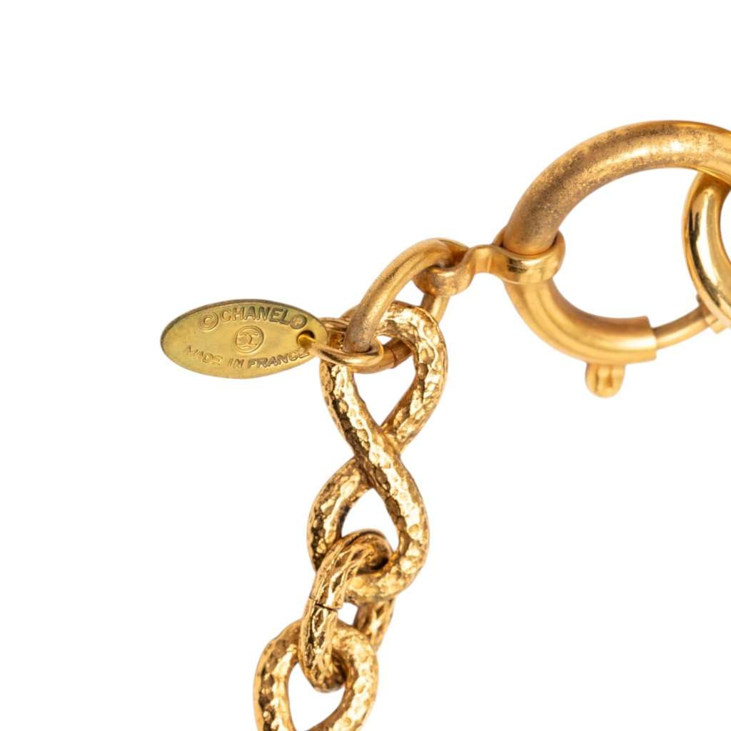 Chanel CC Gold Plated Hammered Round Pendant Necklace Gold Metal Very good condition - Box View