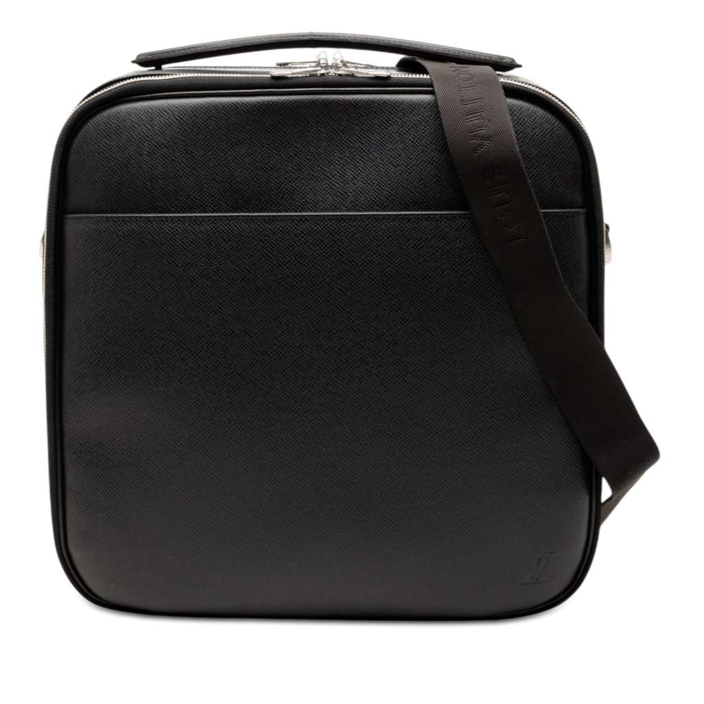Louis Vuitton Taiga Tura Black Leather Very good condition - Front View