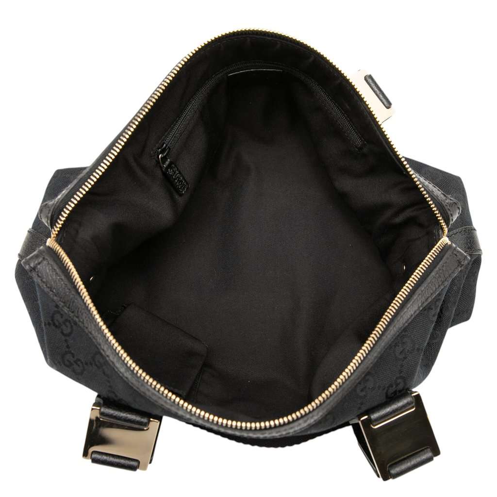 Gucci GG Canvas Pop Handbag Black Very good - Model View
