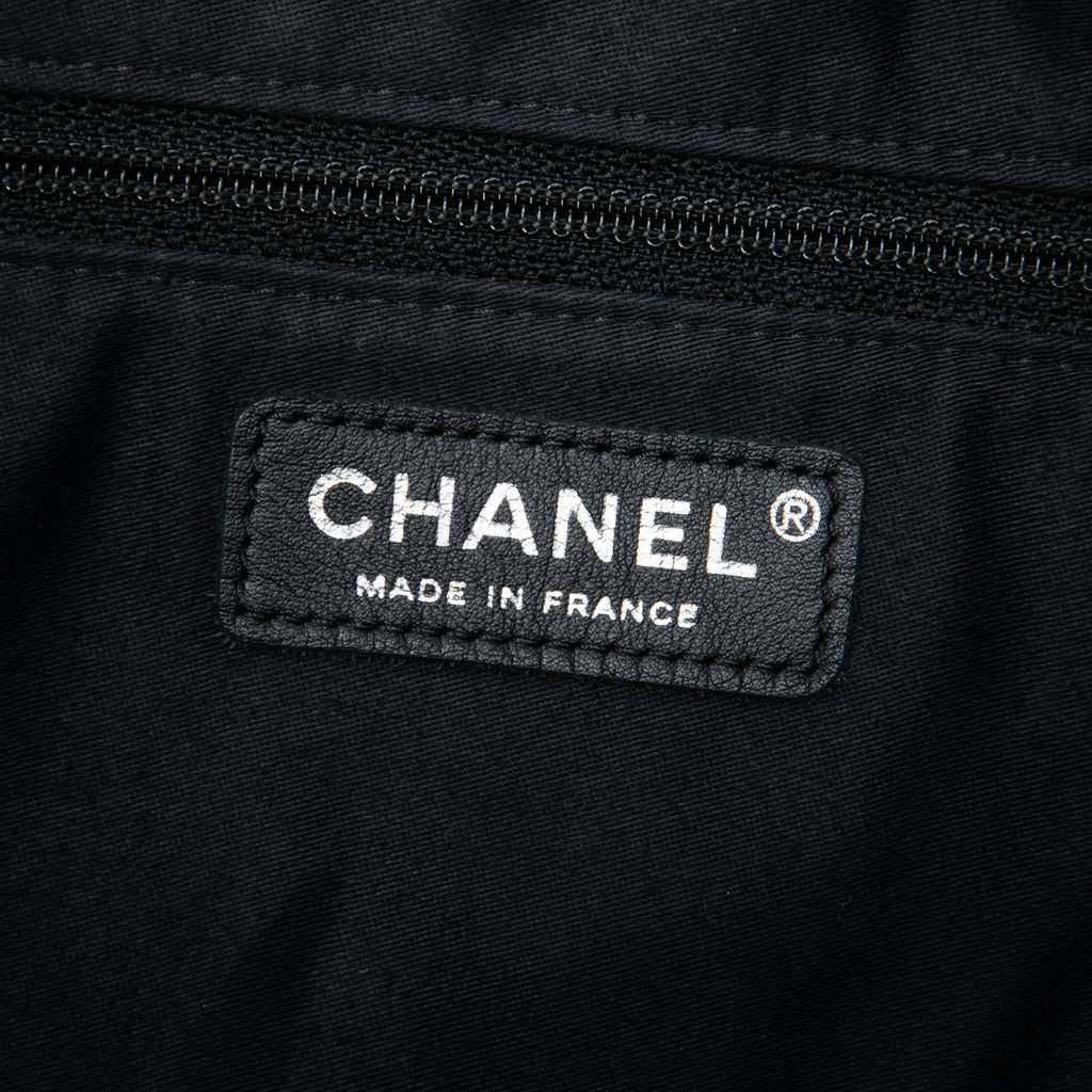 Chanel Medium Tweed and Lambskin Girl Bag Purple Very good condition - Box View