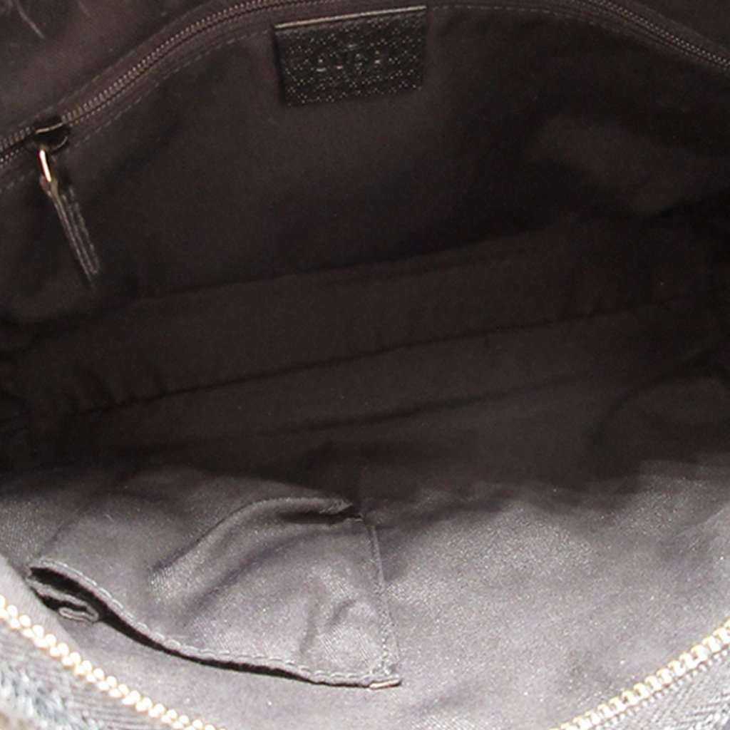 Gucci GG Canvas Abbey D Ring Shoulder Bag Black Very good - Model View