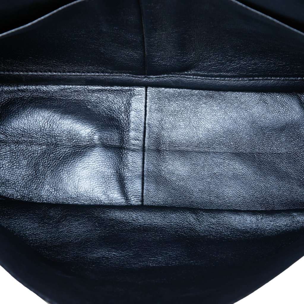 Chanel Quilted Metallic Aged Calfskin Reissue 2.55 Double Flap 227 Blue Leather Very good - Model View