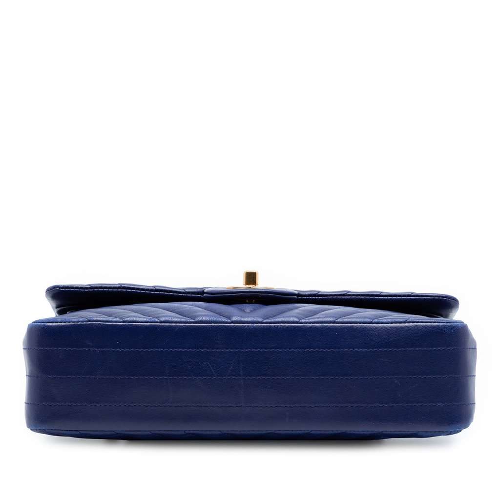 Chanel Medium Classic Chevron Lambskin Double Flap Blue Leather Very good condition - Inside View