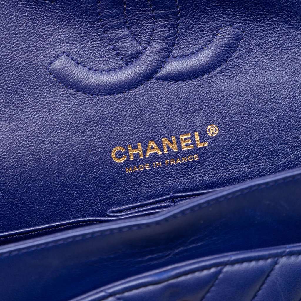 Chanel Medium Classic Chevron Lambskin Double Flap Blue Leather Very good condition - Box View