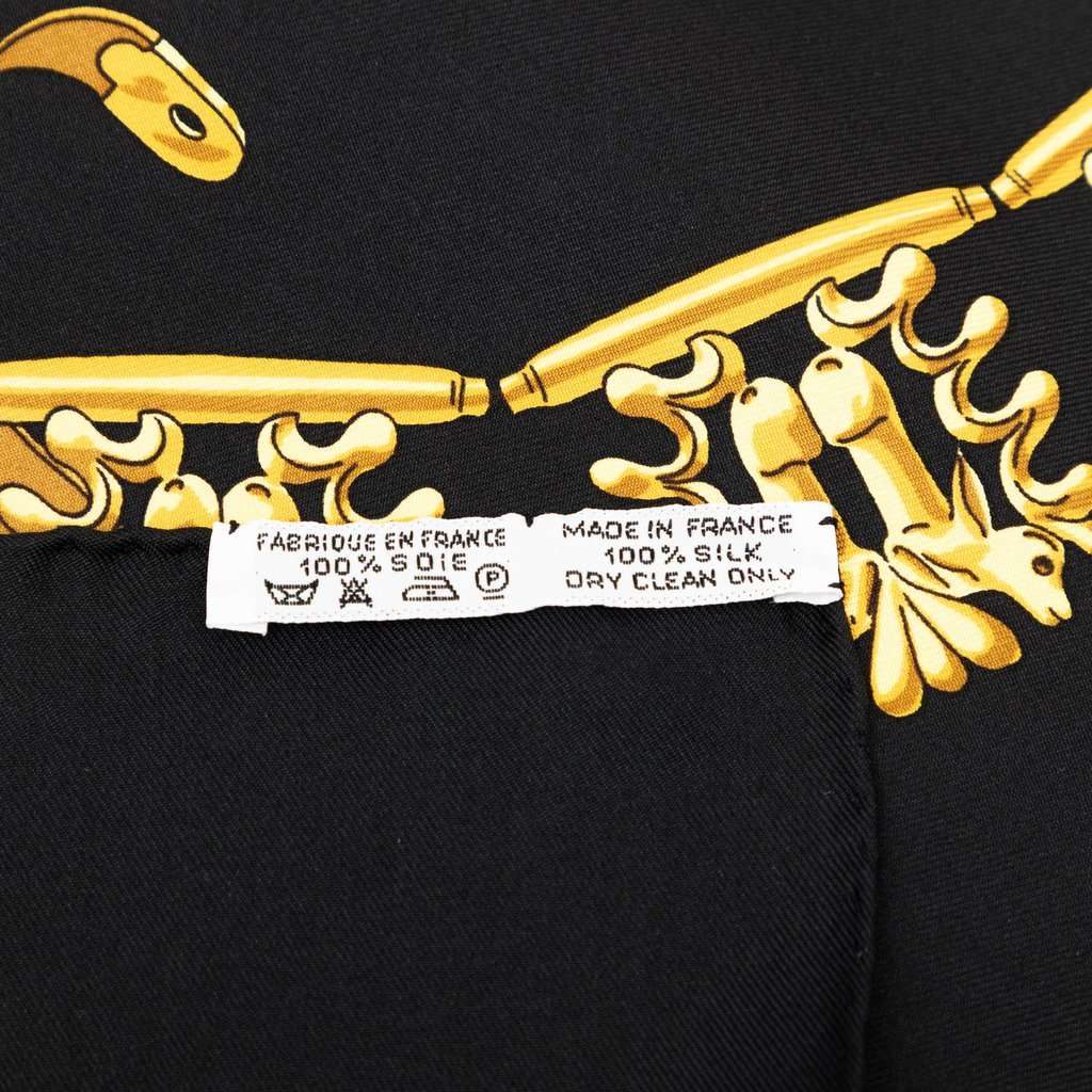 Hermès Les Cavaliers d Or Silk Scarf 90 Black Very good condition - Model View