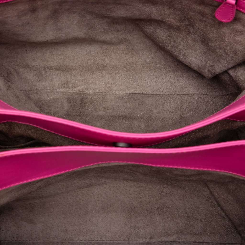 Bottega Veneta Medium Nappa Intrecciato Roma Tote Pink Leather Very good - Model View