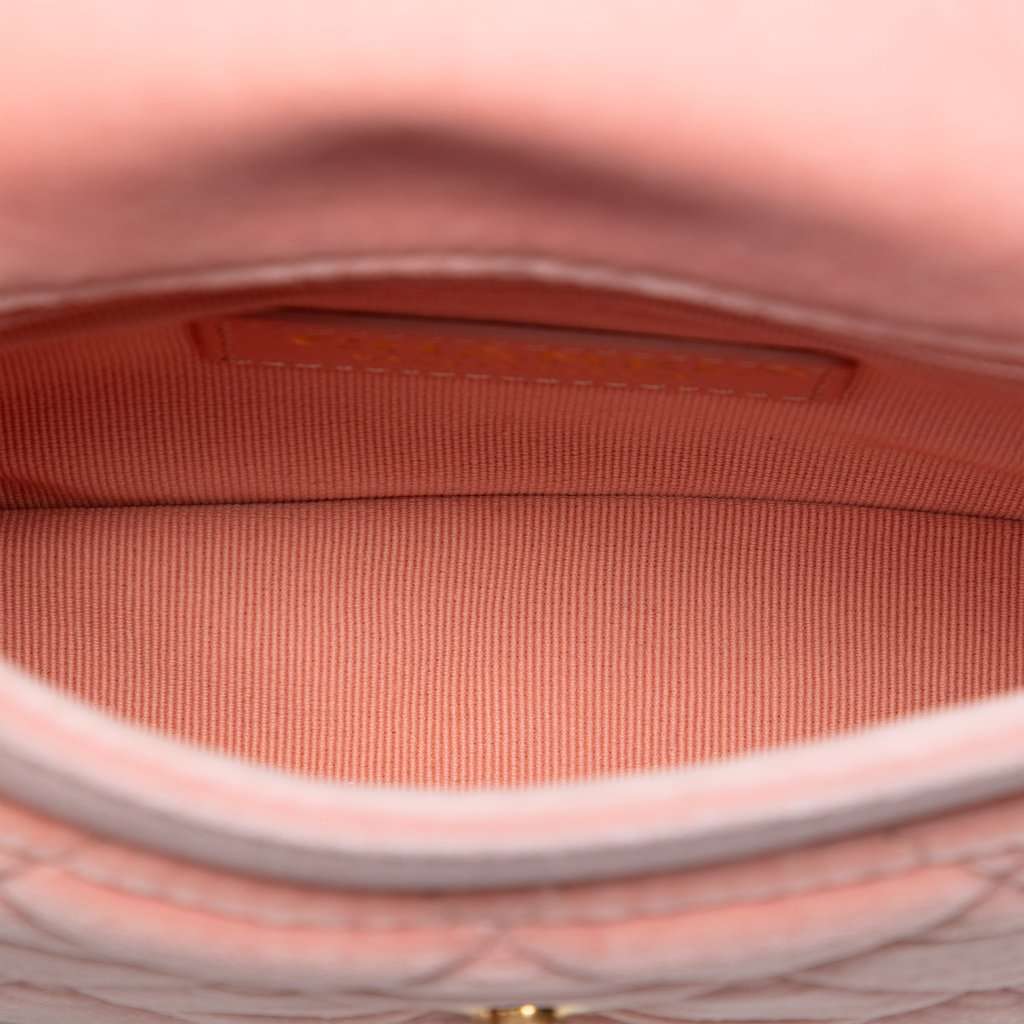 Chanel Mini Quilted Velvet Double Frame Flap Pink Very good condition - Model View