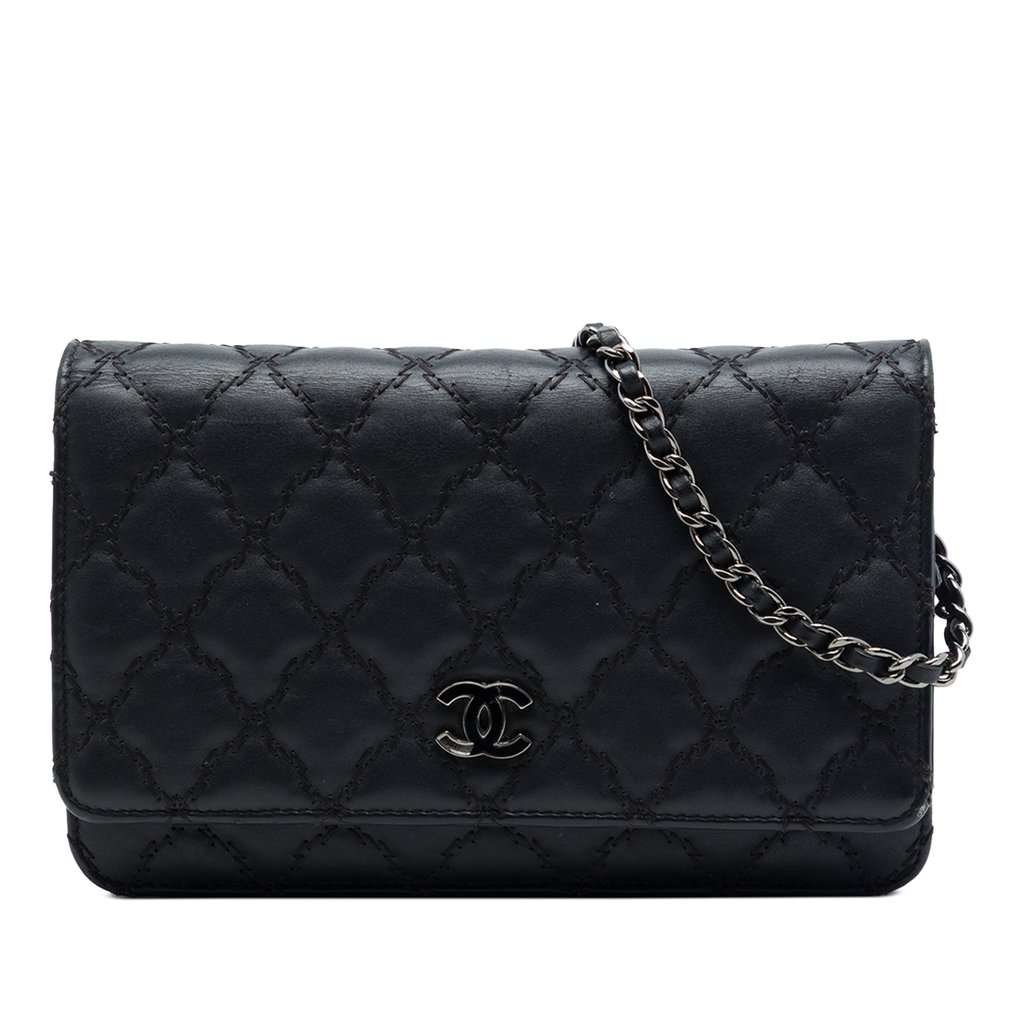 Chanel CC Quilted Calfskin Double Stitch Hamptons Wallet On Chain Black Leather Very good condition - Front View