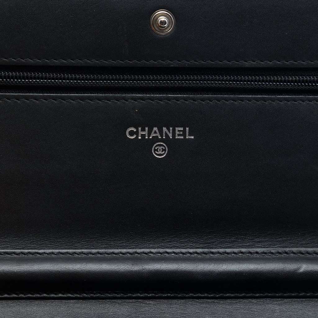 Chanel CC Quilted Calfskin Double Stitch Hamptons Wallet On Chain Black Leather Very good condition - Box View