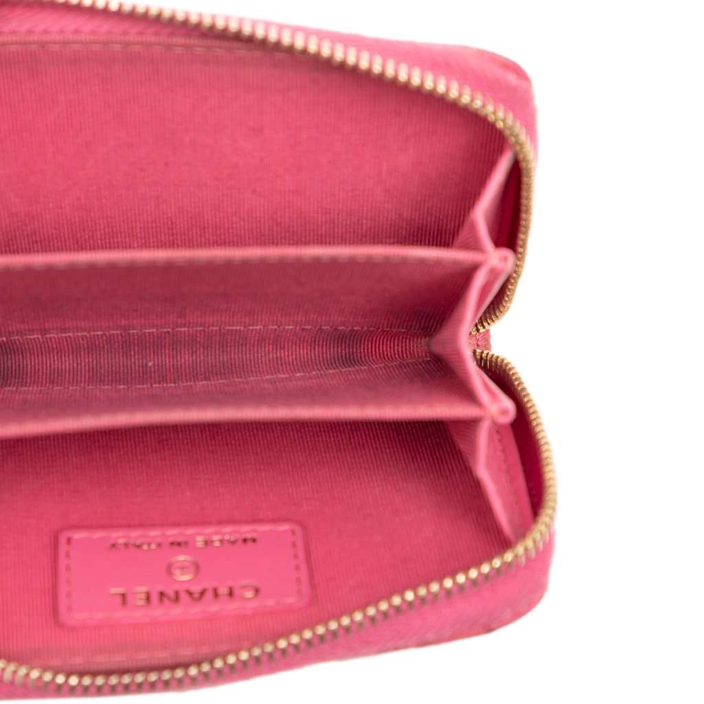 Chanel CC Quilted Caviar Zip Coin Purse Pink Leather Very good condition - Model View