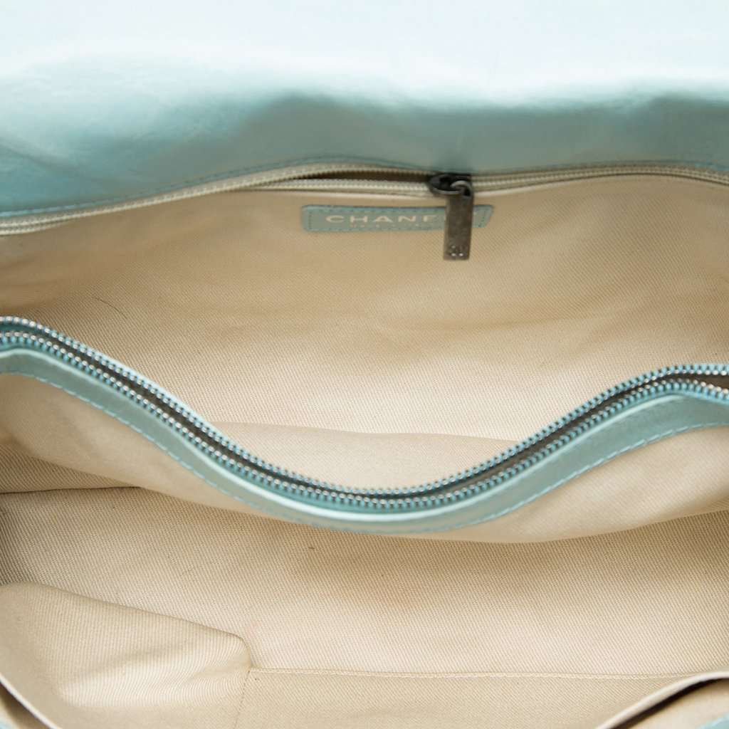 Chanel Medium Quilted Glazed Calfskin Coco Soft Flap Blue Leather Very good condition - Model View