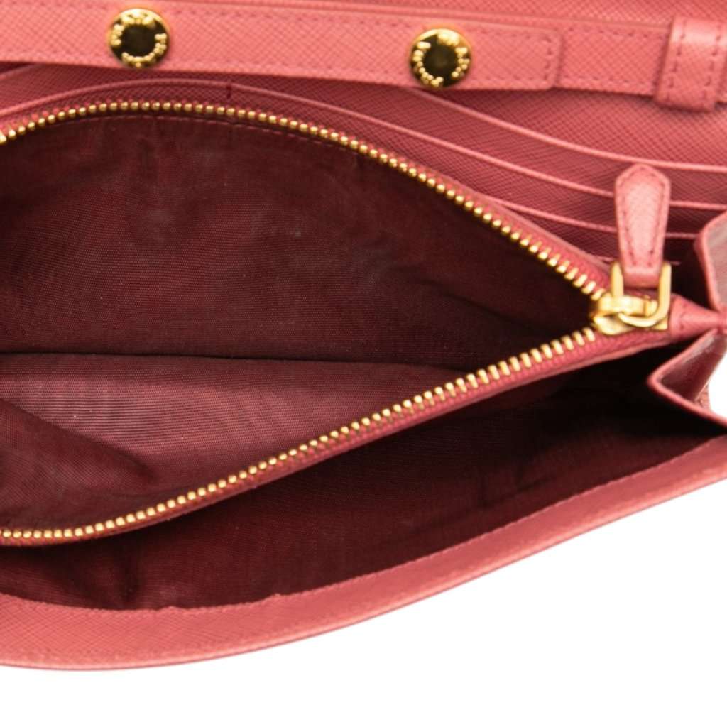 Prada Saffiano Wallet On Chain Pink Leather Very good condition - Model View