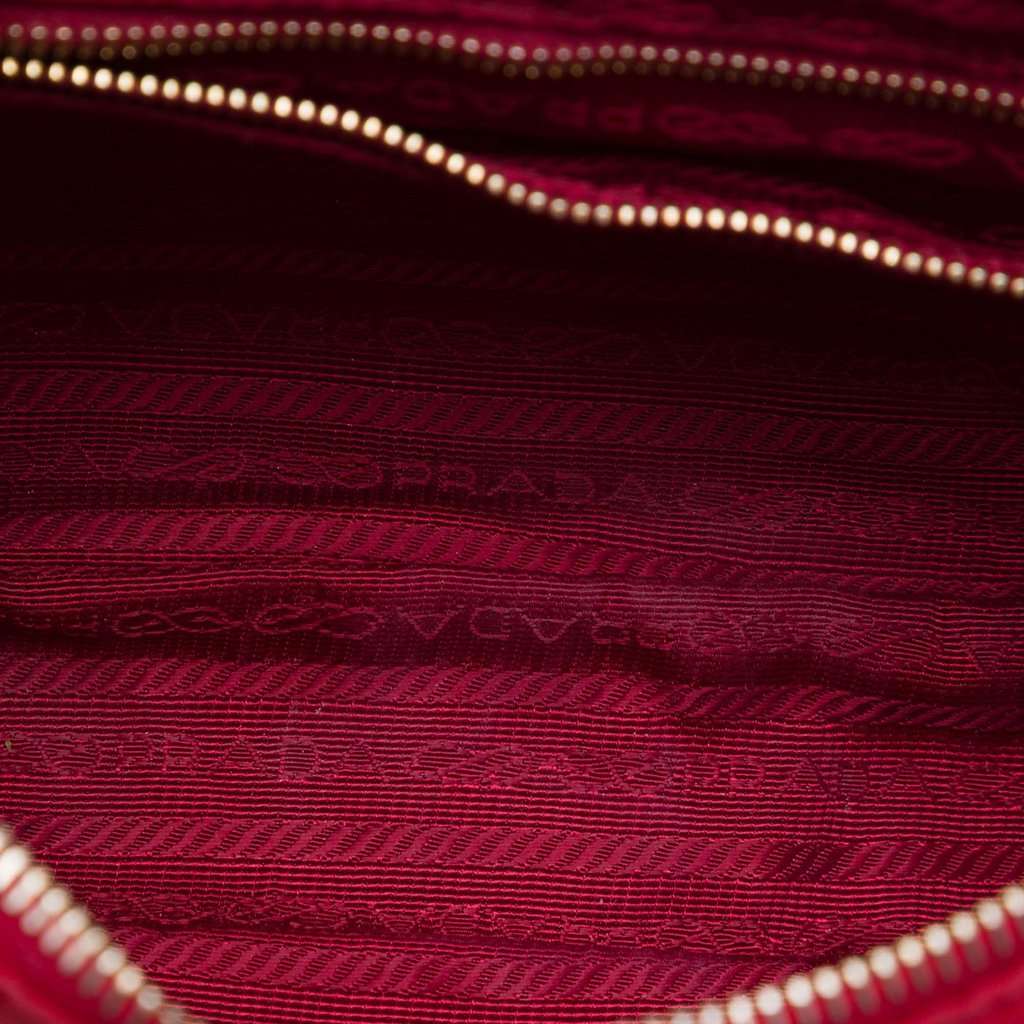 Prada Saffiano Trimmed Tessuto Chain Crossbody Red Very good - Model View