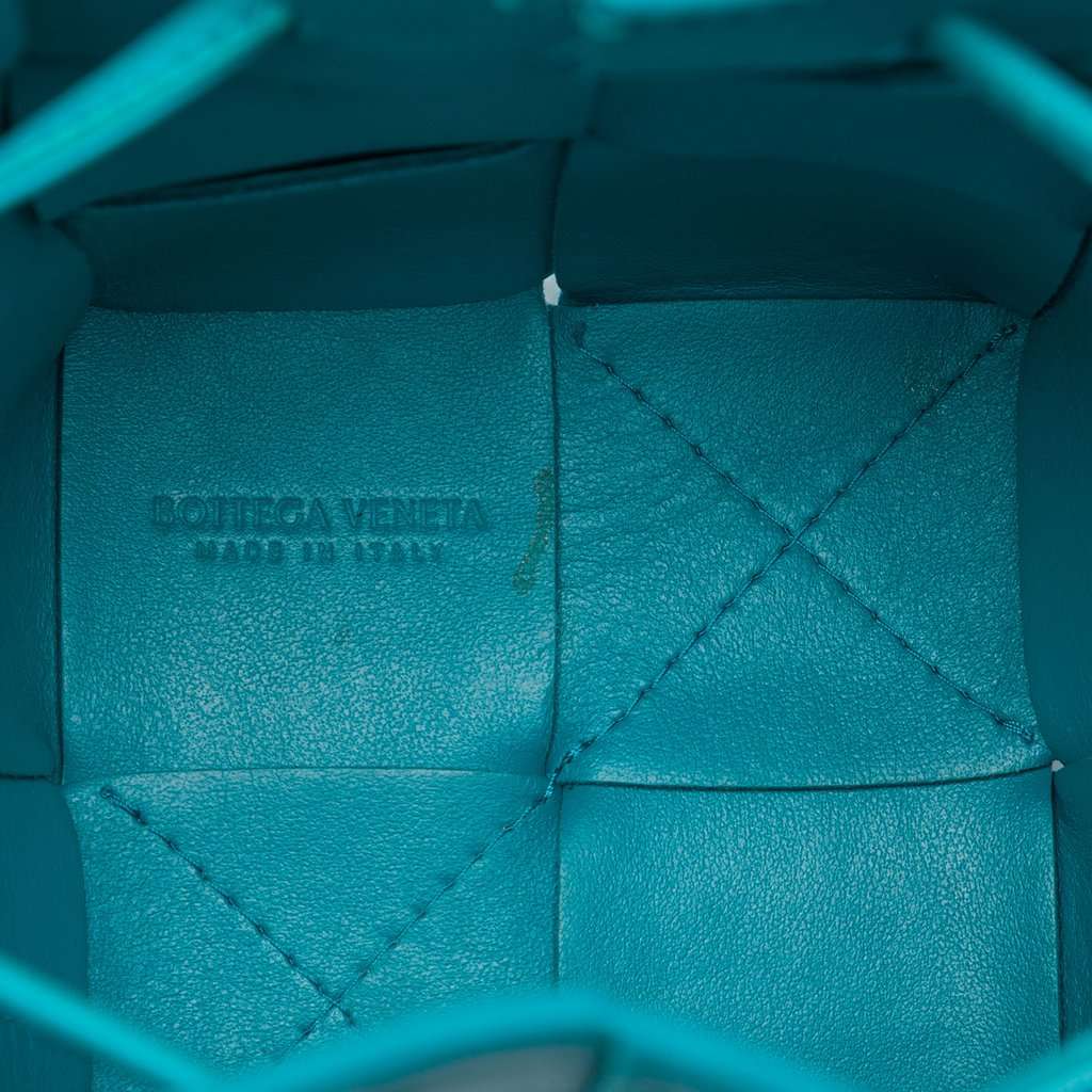Bottega Veneta Mini Nappa Maxi Intrecciato Cassette Bucket Bag Blue Leather Very good condition - Model View