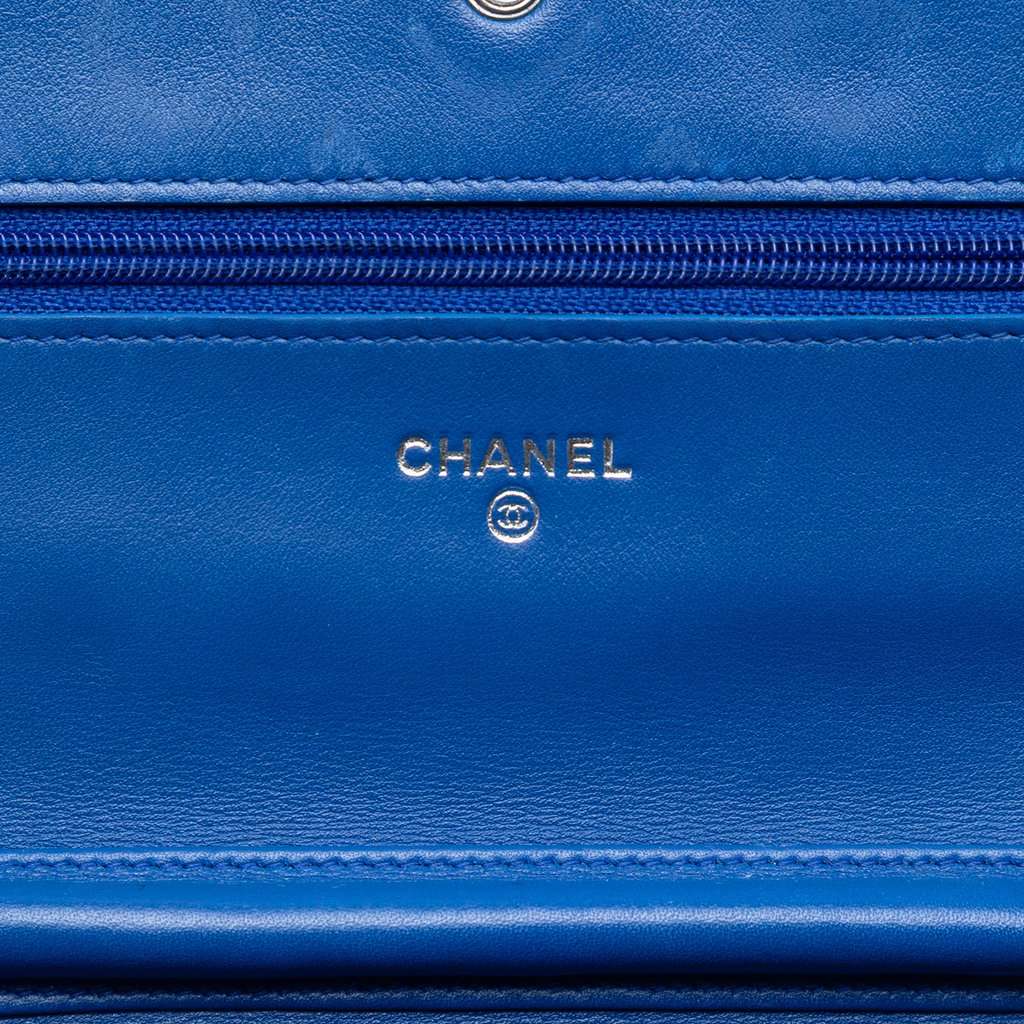 Chanel CC Quilted Patent Incognito Wallet On Chain Blue Leather Very good condition - Box View