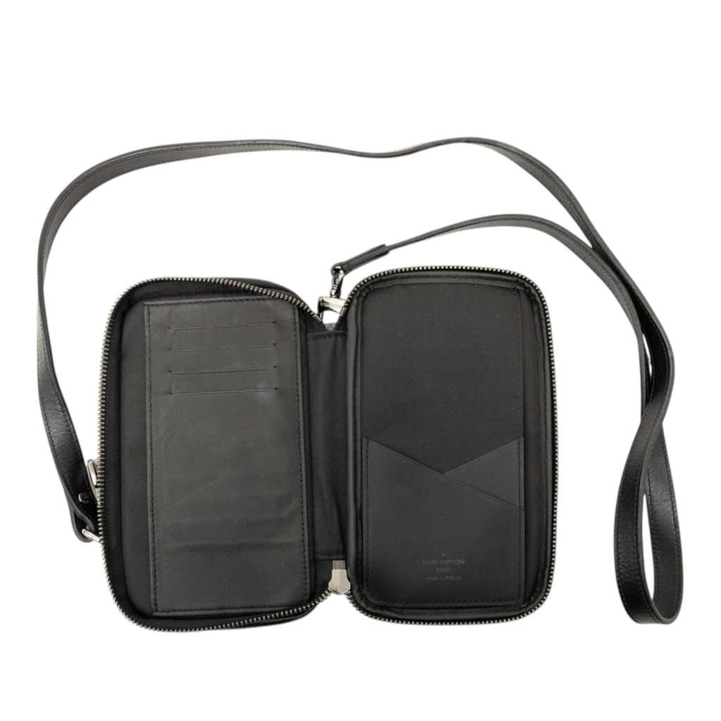 Louis Vuitton Monogram Eclipse Reverse Double Phone Pouch Black Very good - Model View