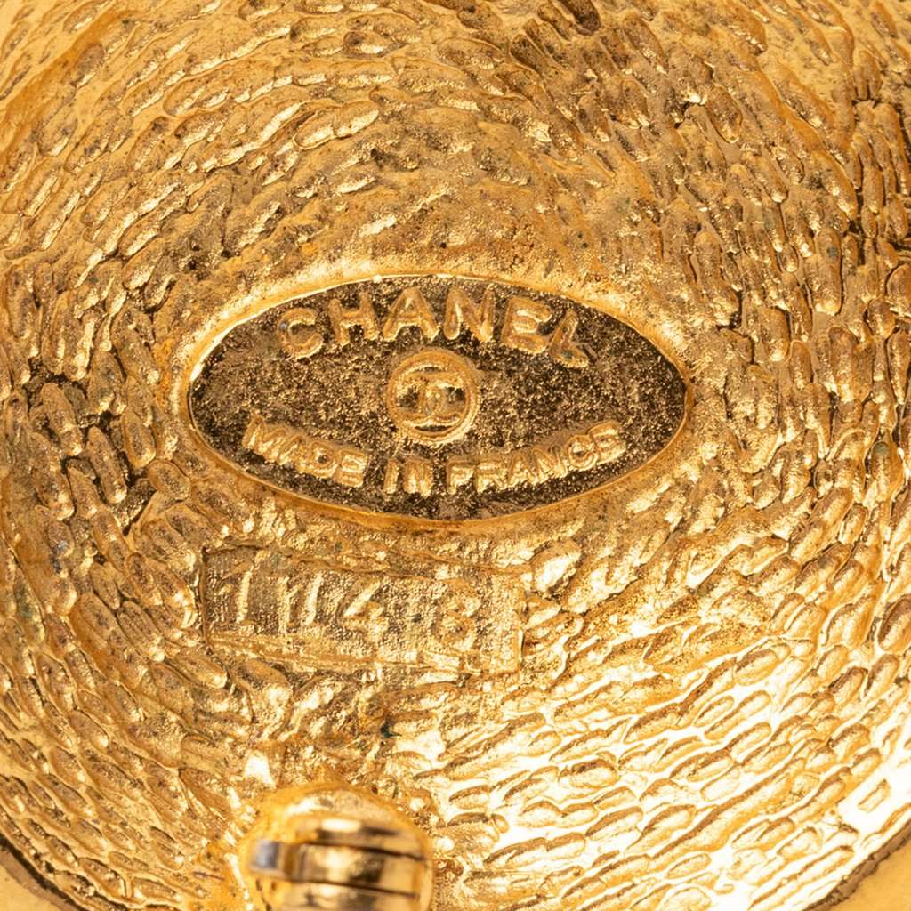 Chanel Gold Plated 31 Rue Cambon Medallion Brooch Gold Metal Very good - Inside View