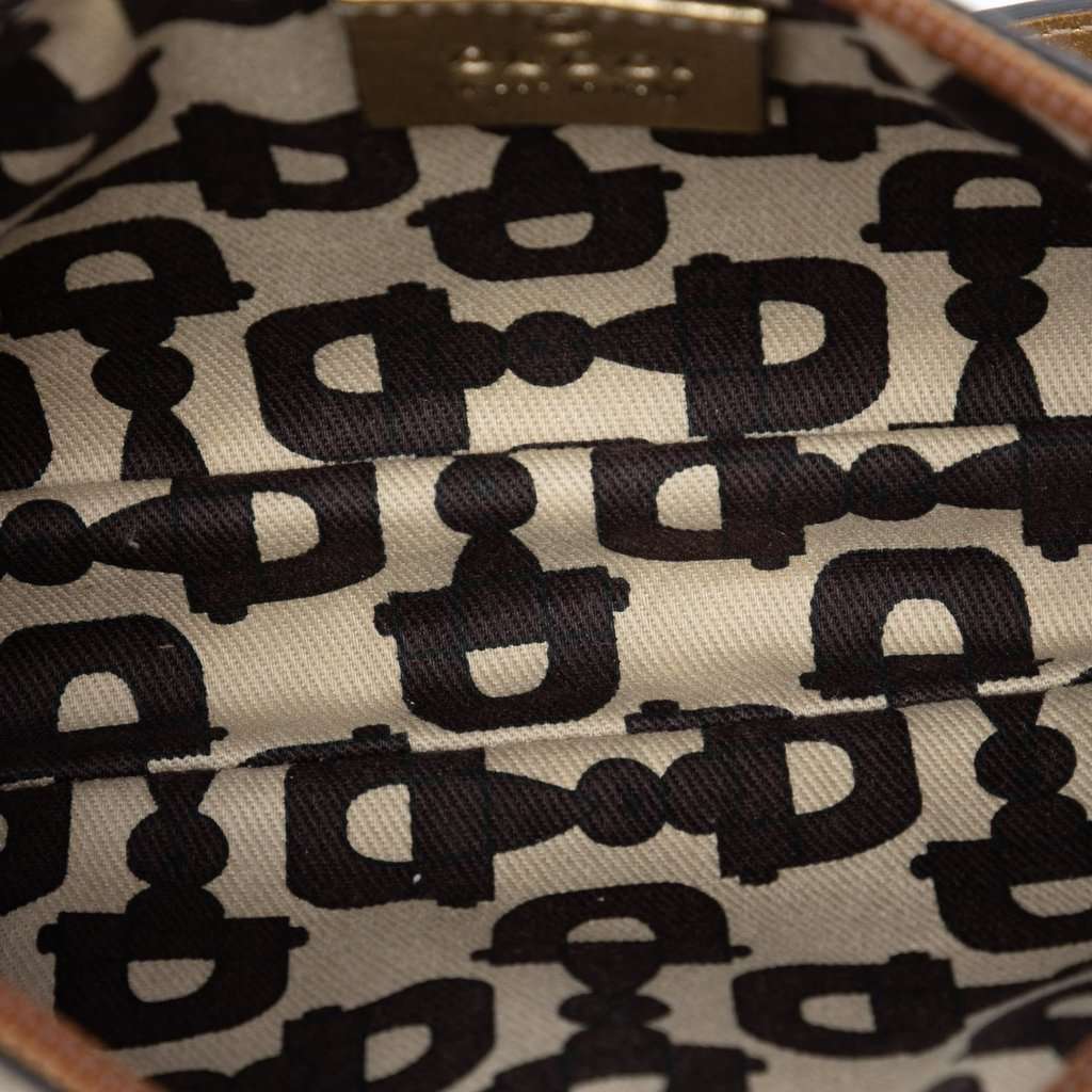 Gucci GG Canvas Shoulder Bag Beige Very good condition - Model View