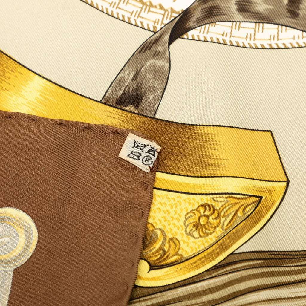 Hermès Etriers Silk Scarf 90 Beige Very good - Model View