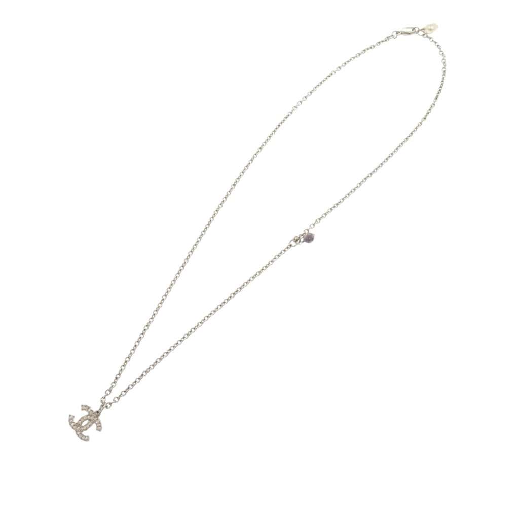 Chanel CC Brass and Strass Faux Pearl Pendant Necklace Silver Metal Very good condition - Front View