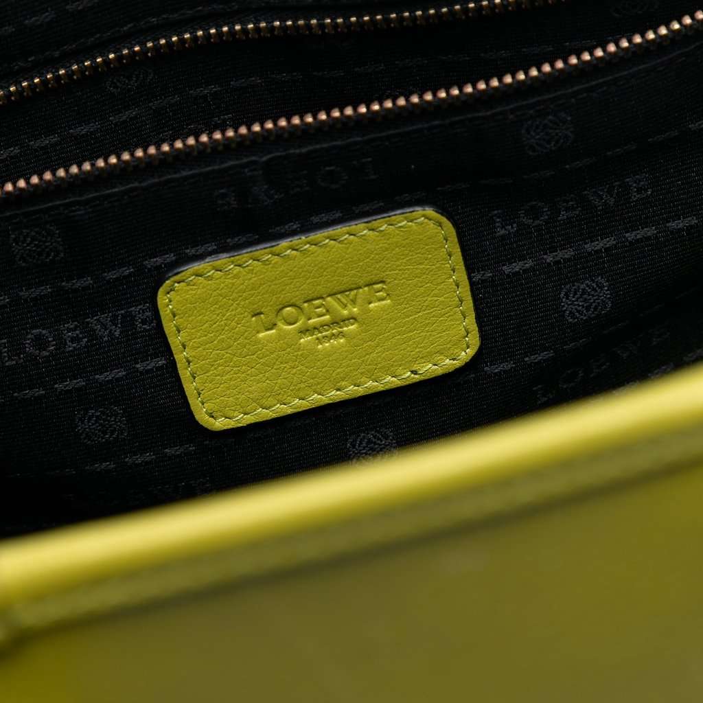 Loewe Leather Heritage Tote Green Leather Very good condition - Box View
