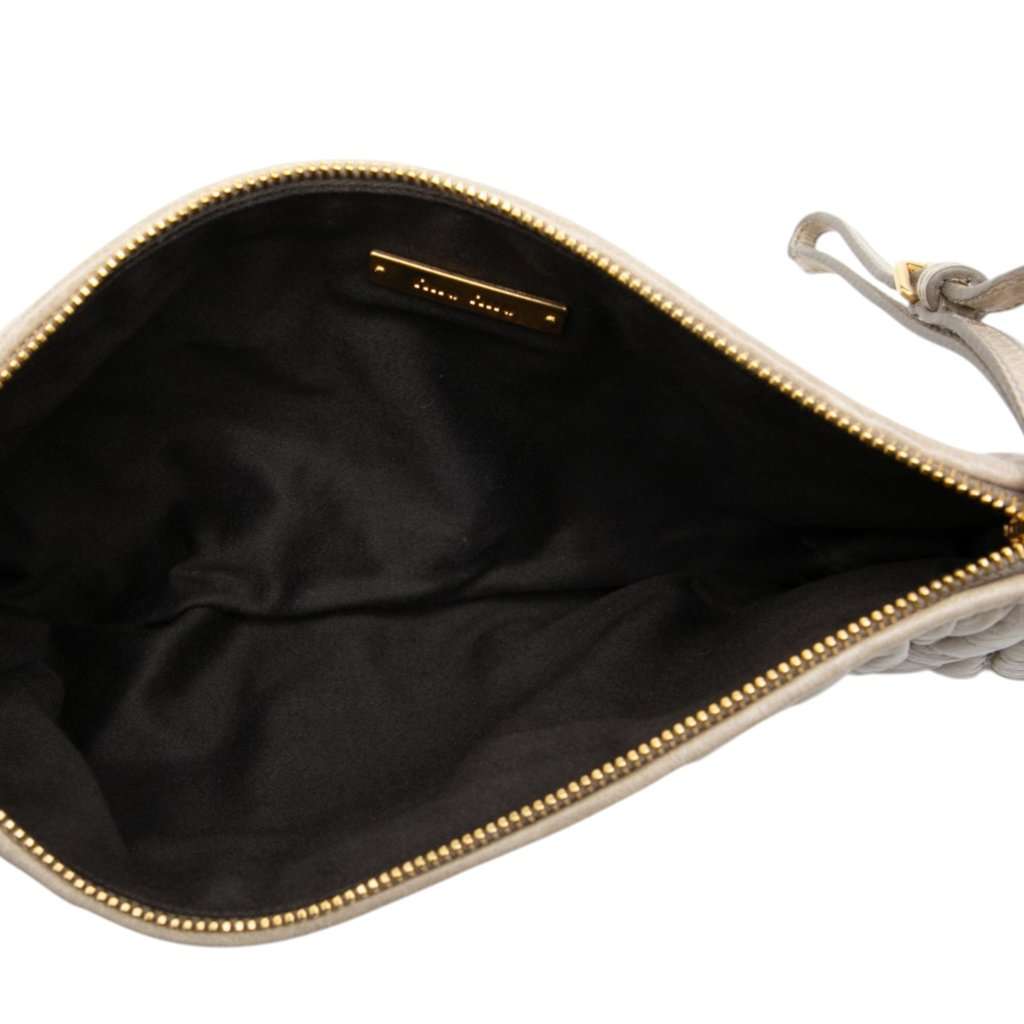 Miu Miu Matelasse Nappa Clutch Beige Leather Very good - Model View