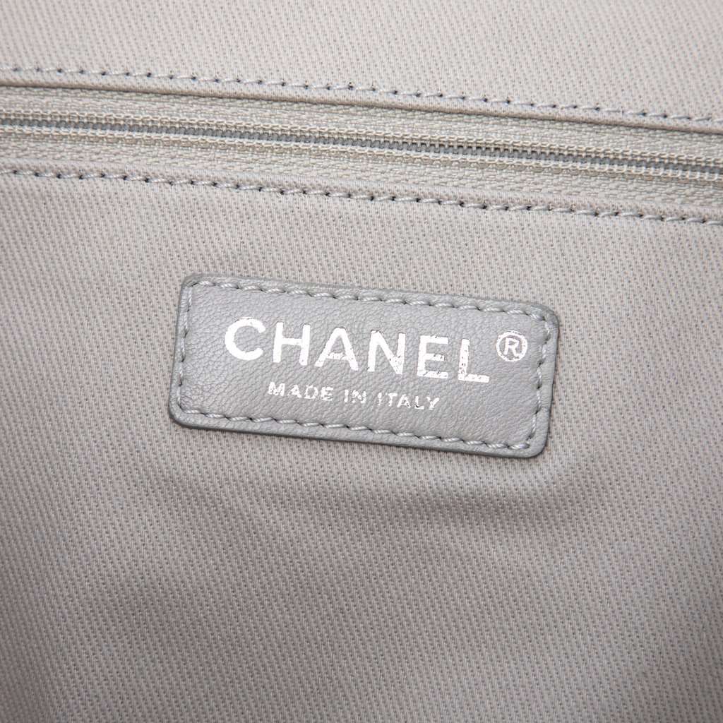 Chanel CC Perforated Leather Tote Silver Leather Very good condition - Box View
