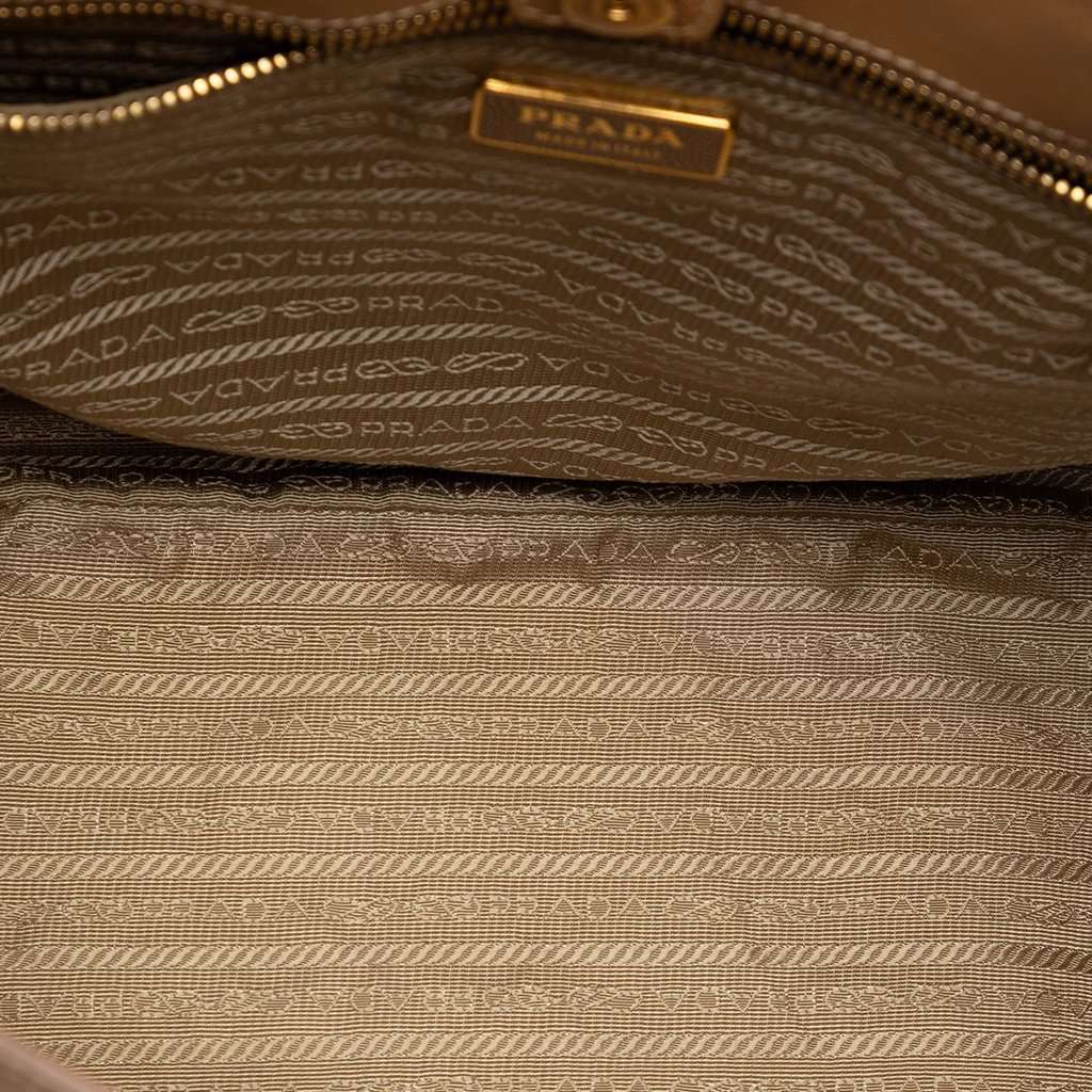 Prada Large Perforated Saffiano Lux Galleria Zip Tote Brown Leather Very good condition - Model View
